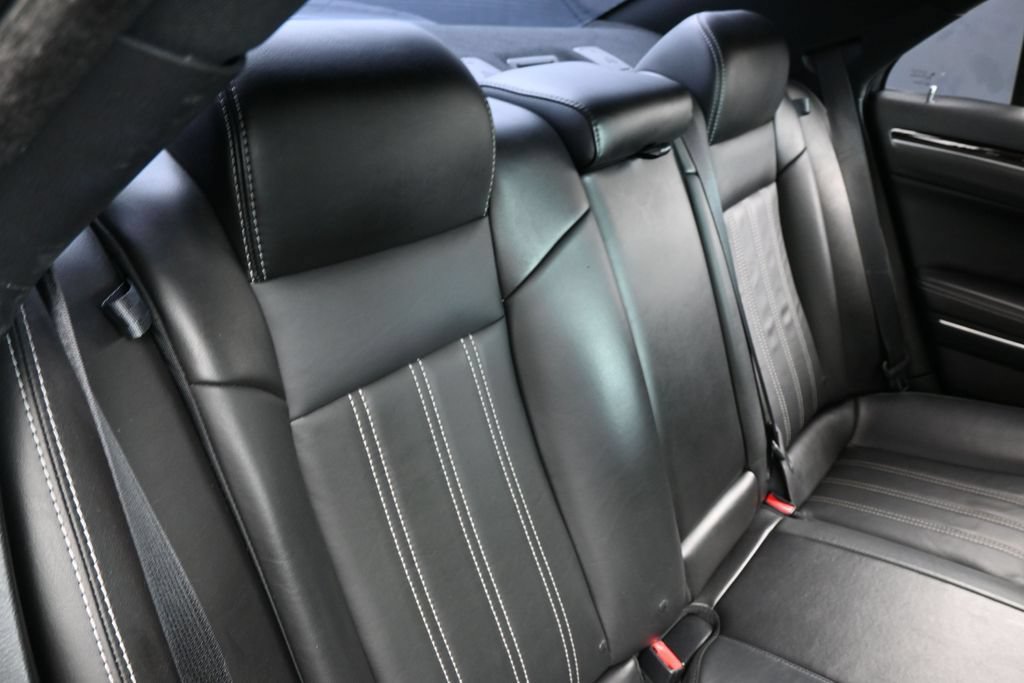 Used 2018 Chrysler 300 S w/ 300S Premium Group RWD image 40