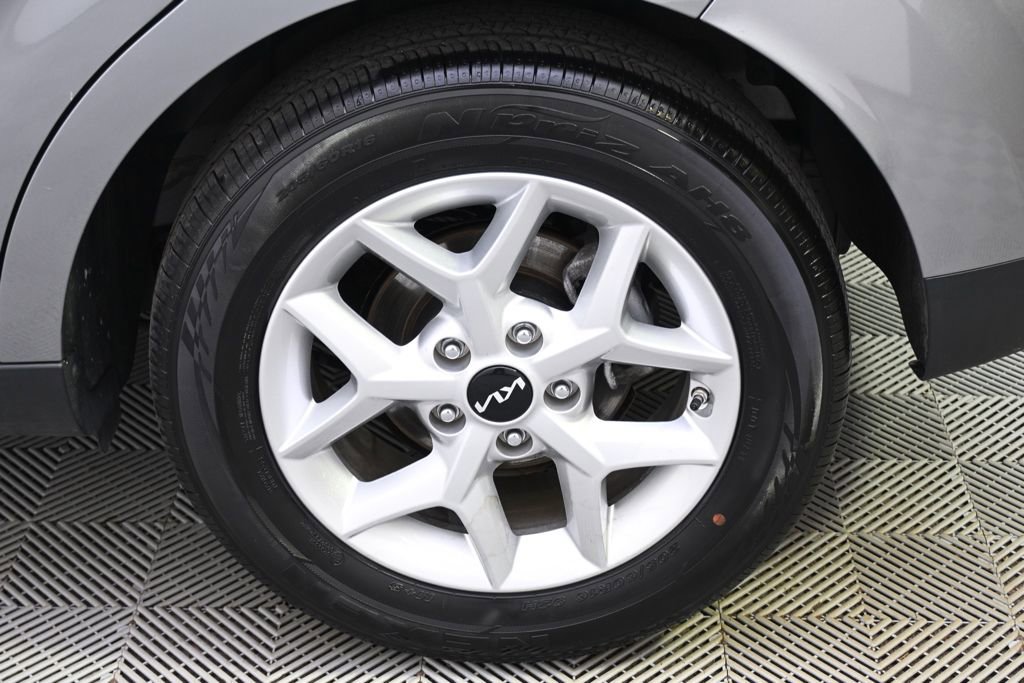 Used 2025 Kia Soul LX w/ LX Technology Package FWD image 19