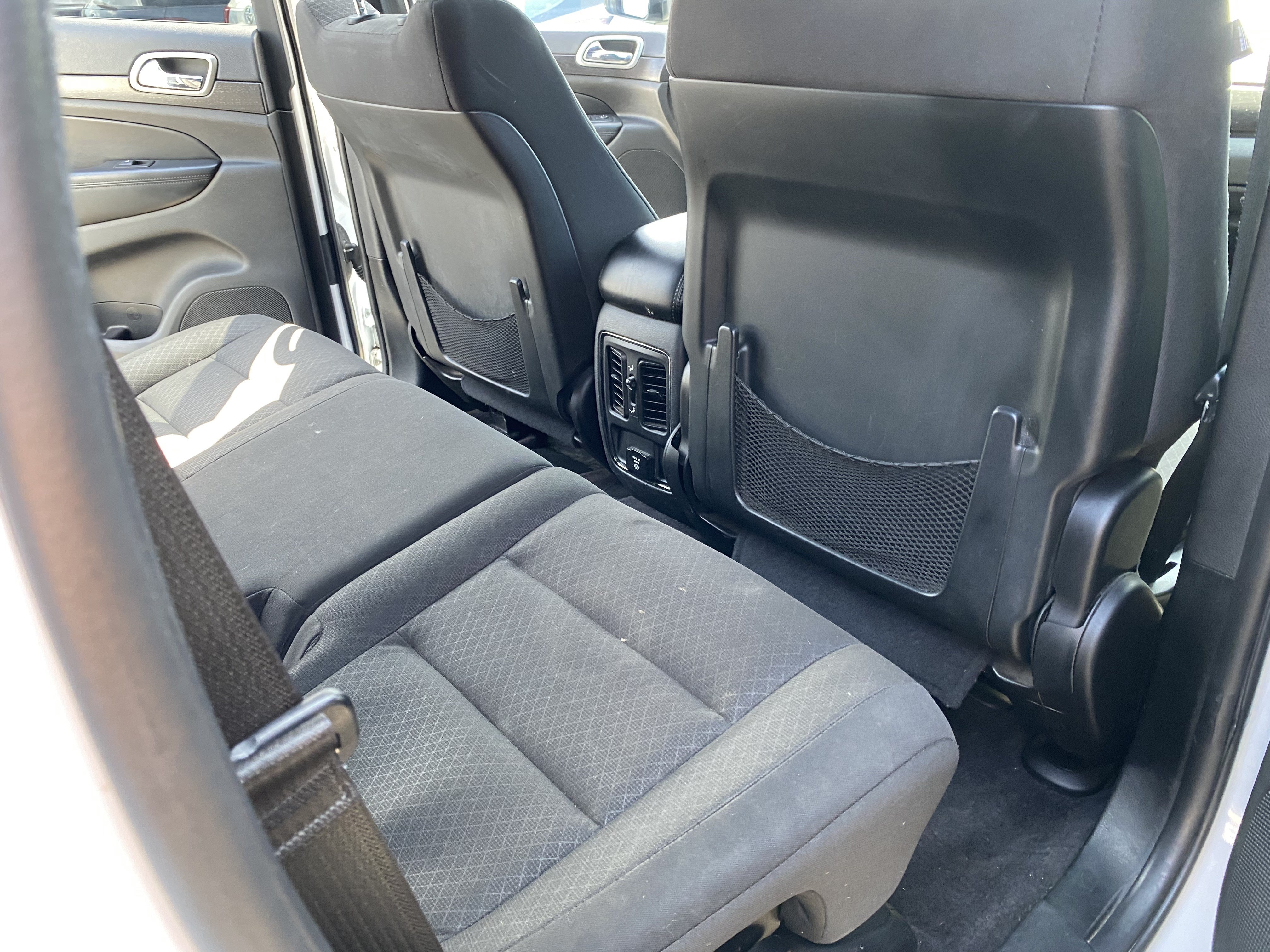 Used 2018 Jeep Grand Cherokee Laredo RWD image 17