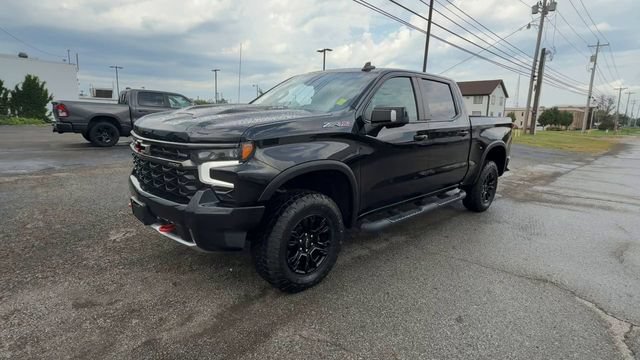 Used 2023 Chevrolet Silverado 1500 ZR2 w/ Technology Package AWD/4WD image 4