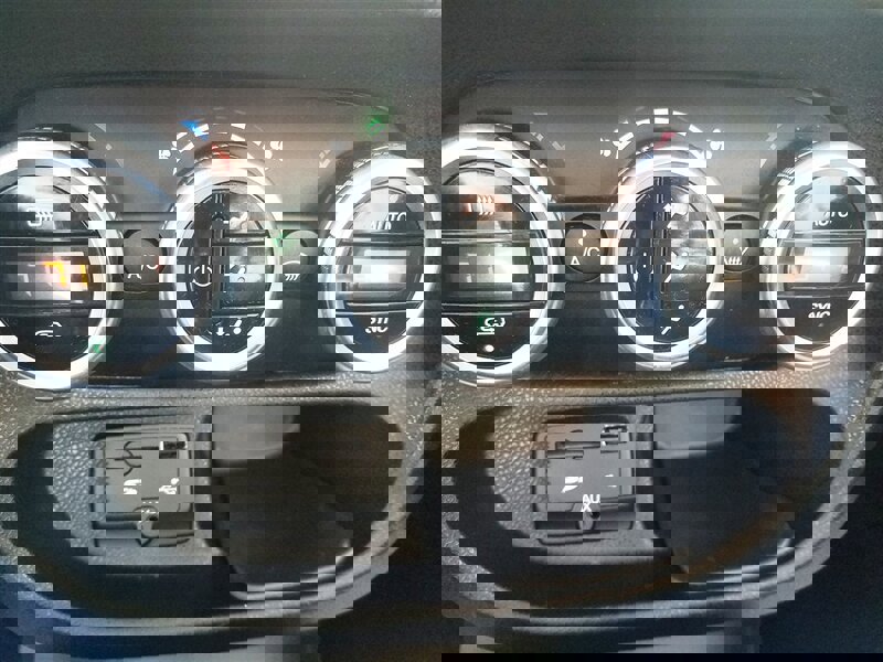 Used 2014 FIAT 500L Easy w/ Popular Equipment Group image 8