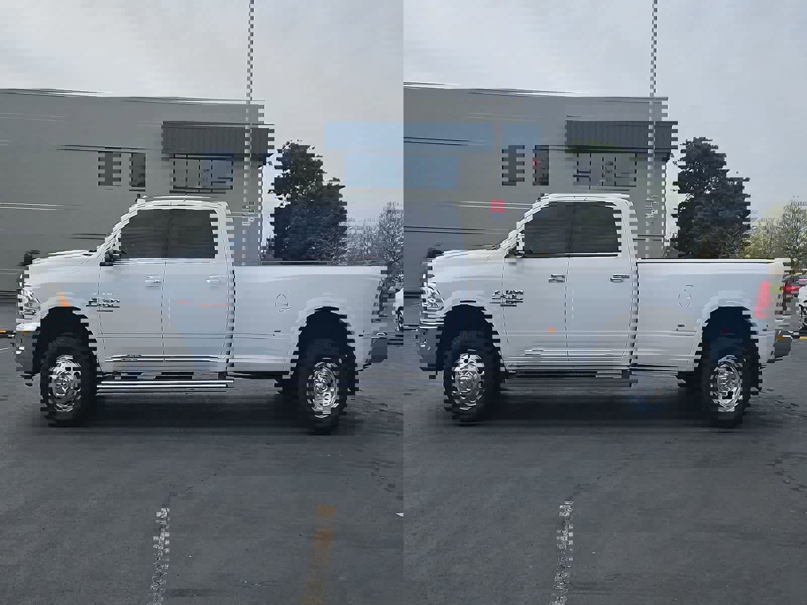 Used 2016 RAM 3500 Laramie Longhorn image 3