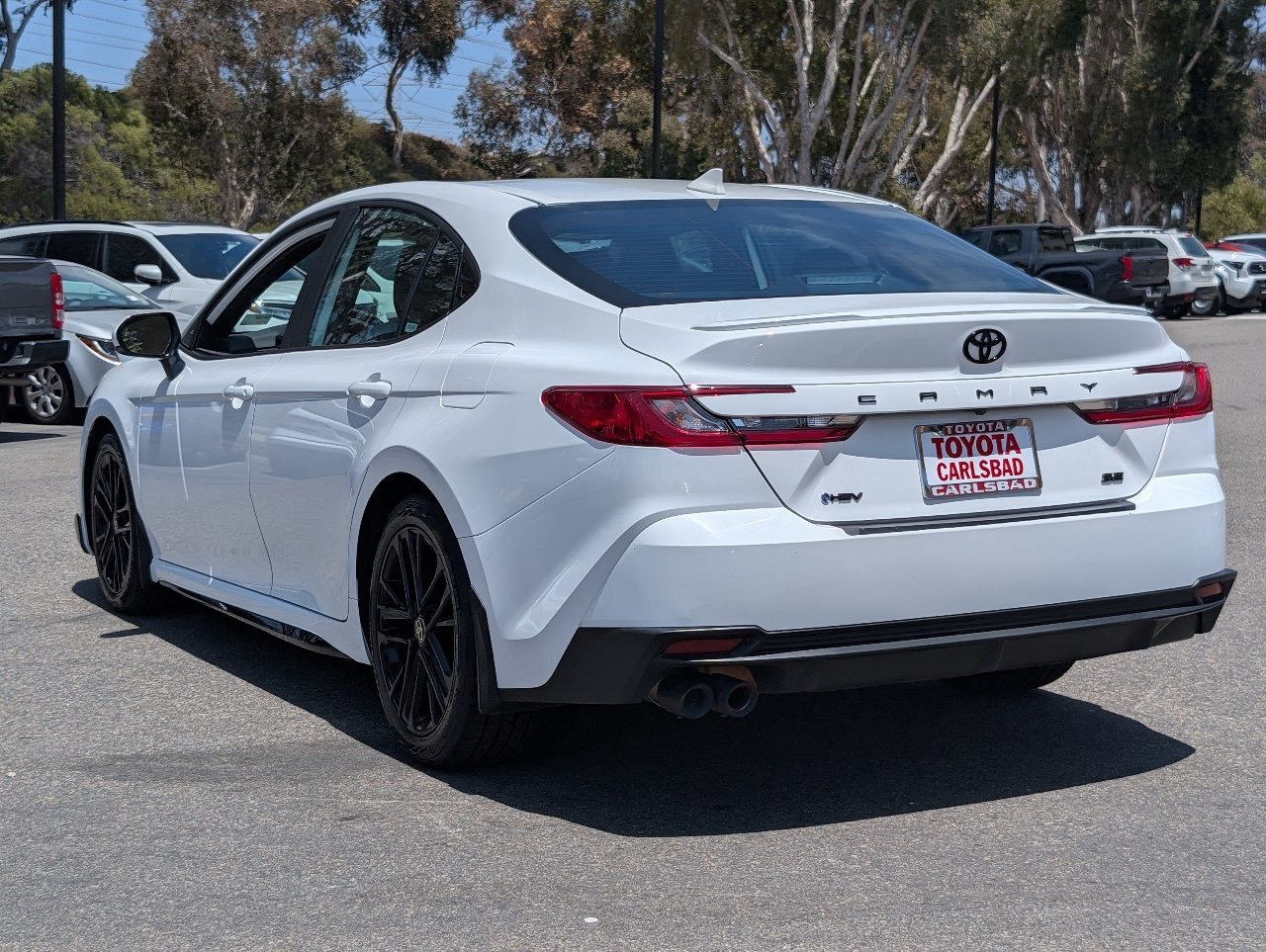 Used 2025 Toyota Camry SE w/ Convenience Package FWD image 12
