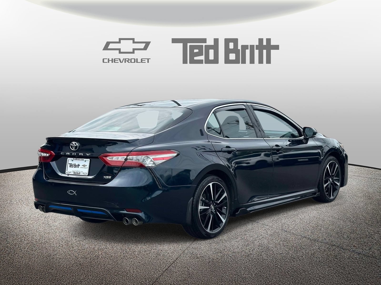 Used 2018 Toyota Camry XSE FWD image 4