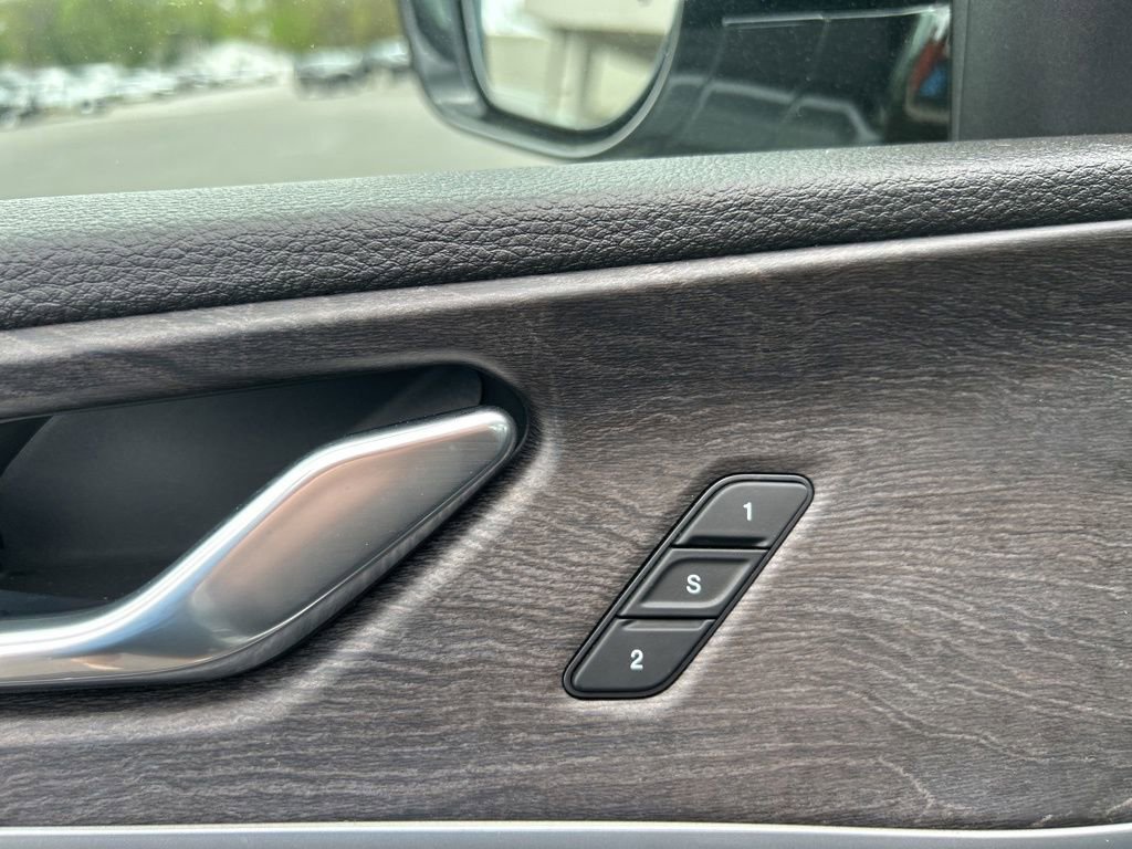 Used 2025 Jeep Grand Cherokee L Limited w/ Black Appearance Package AWD/4WD image 25