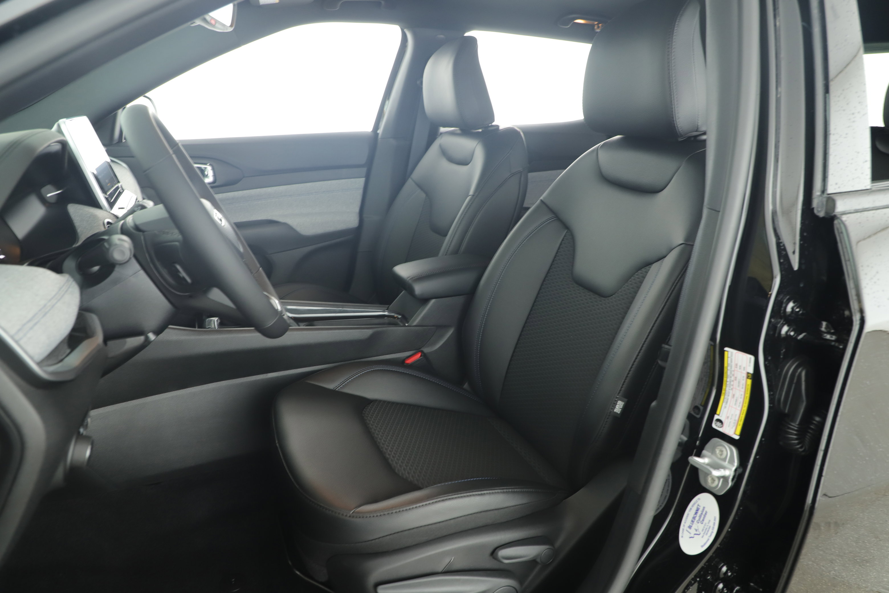 New 2026 Jeep Compass Latitude image 11