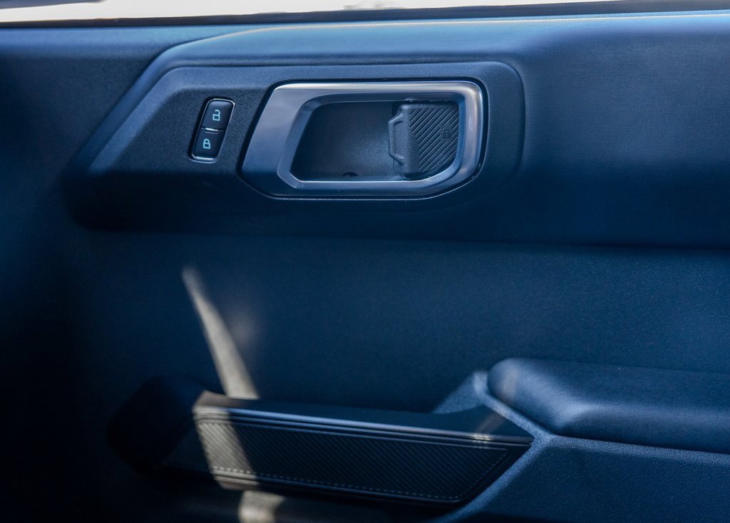 Used 2025 Ford Bronco Badlands image 14