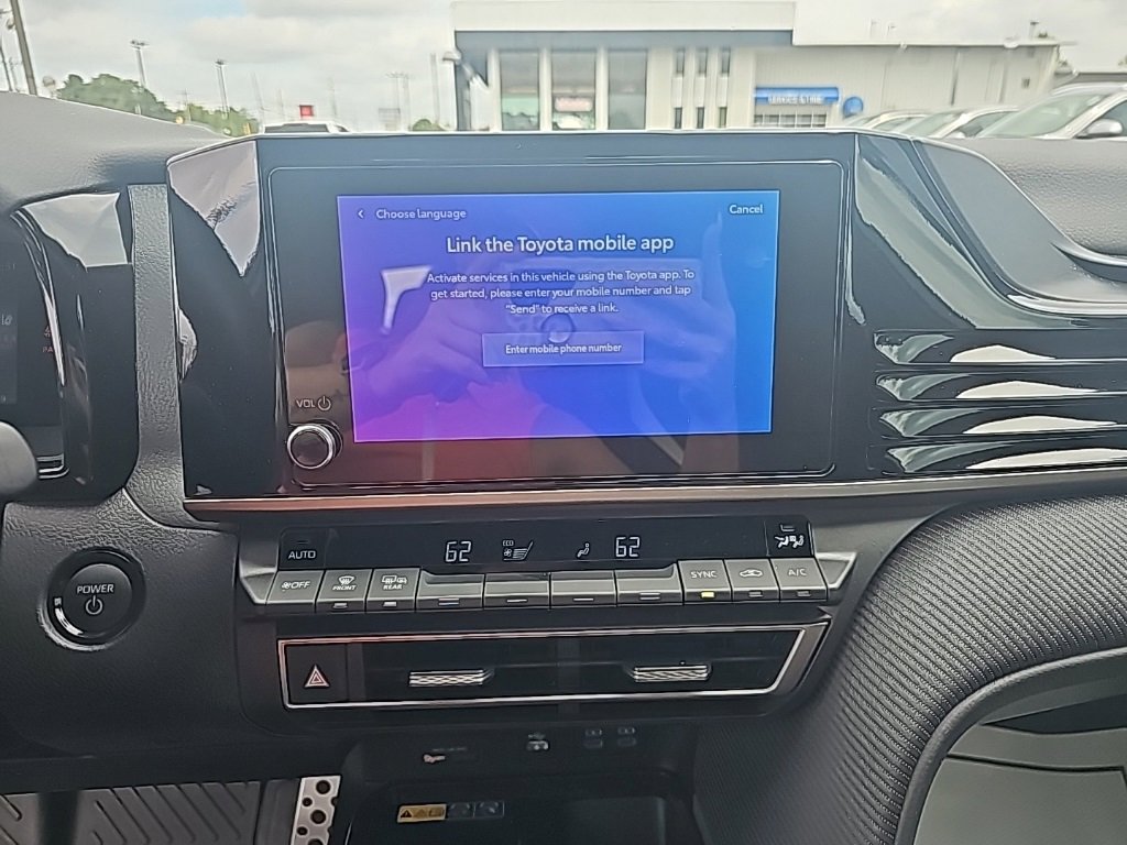 Used 2025 Toyota Camry SE image 19