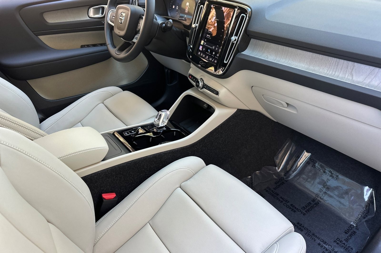New 2026 Volvo XC40 B5 Ultra w/ Climate Package image 18