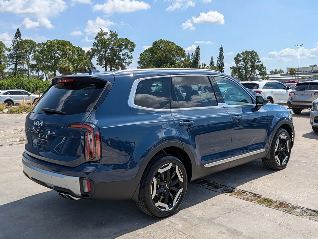 Certified 2024 Kia Telluride EX w/ EX Captain's Chair Package FWD image 8