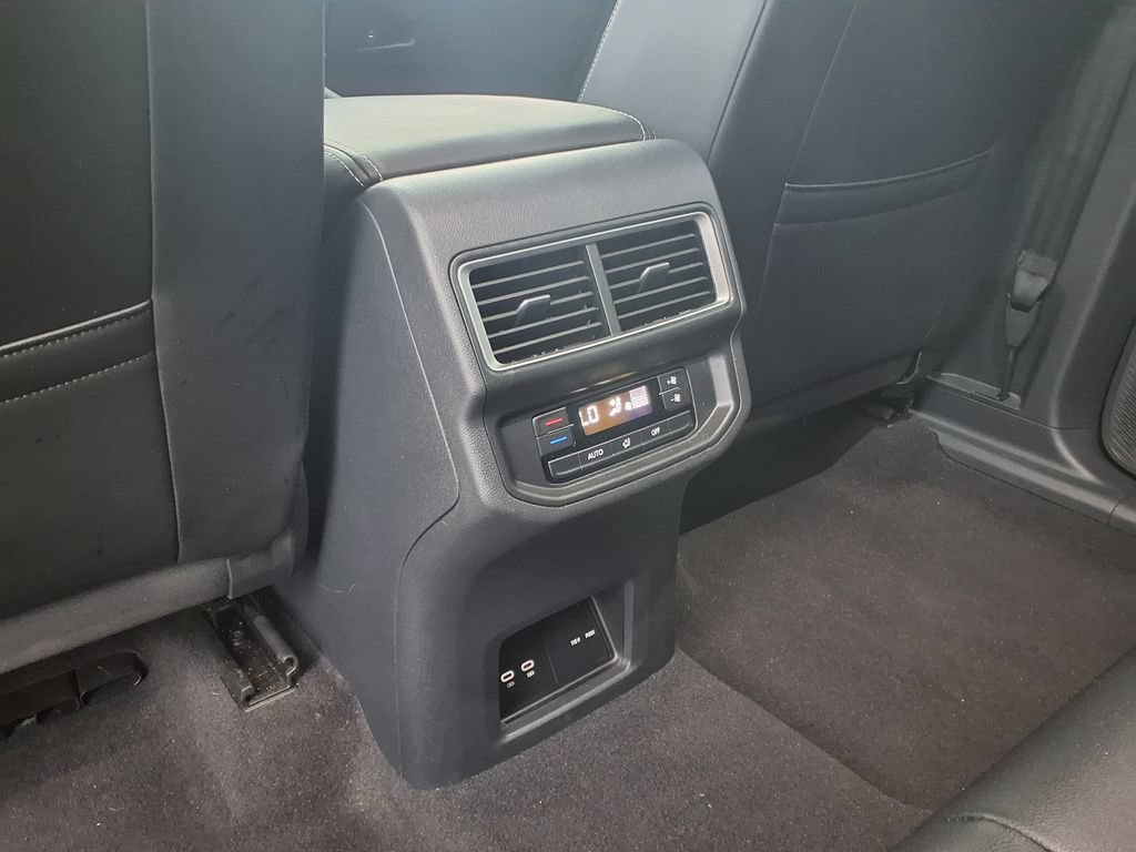 Used 2025 Volkswagen Atlas SE FWD image 22