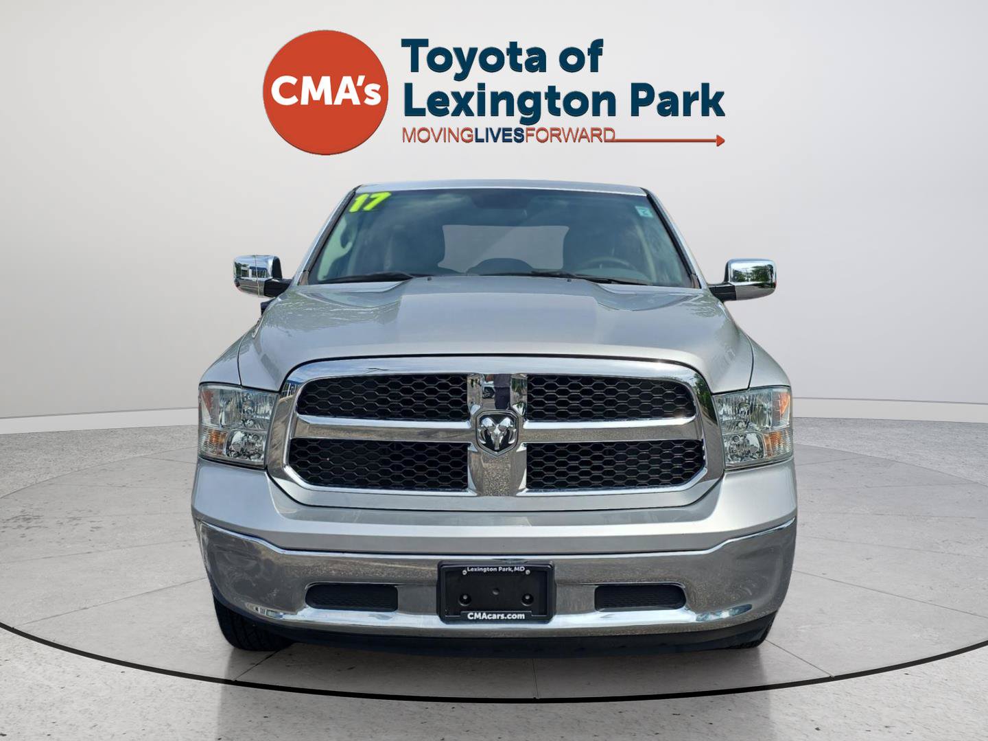 Used 2017 RAM 1500 Classic SLT AWD/4WD image 2