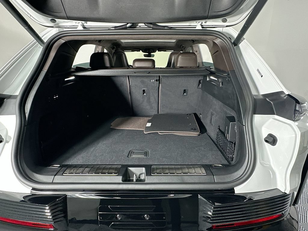 New 2026 Porsche Cayenne Turbo AWD/4WD image 28