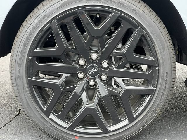 New 2026 Ford Expedition Platinum w/ Stealth Performance Package AWD/4WD image 9