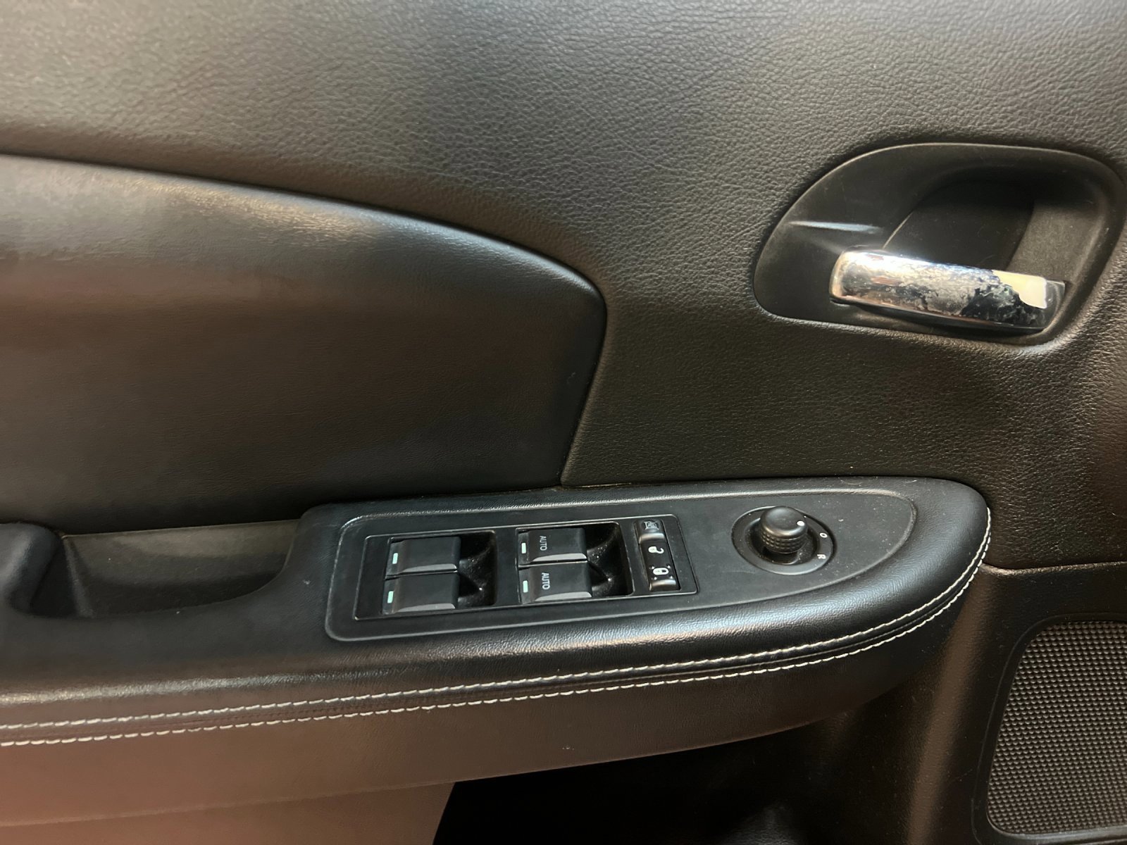 Used 2012 Chrysler 200 Limited image 10