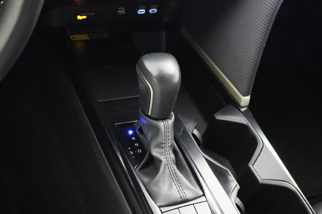Used 2025 Toyota Camry SE w/ Convenience Package FWD image 19