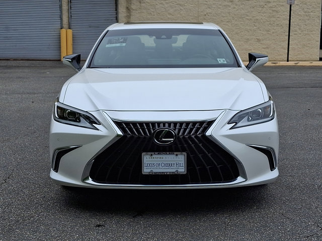 Used 2025 Lexus ES 350 w/ Premium Package FWD image 2