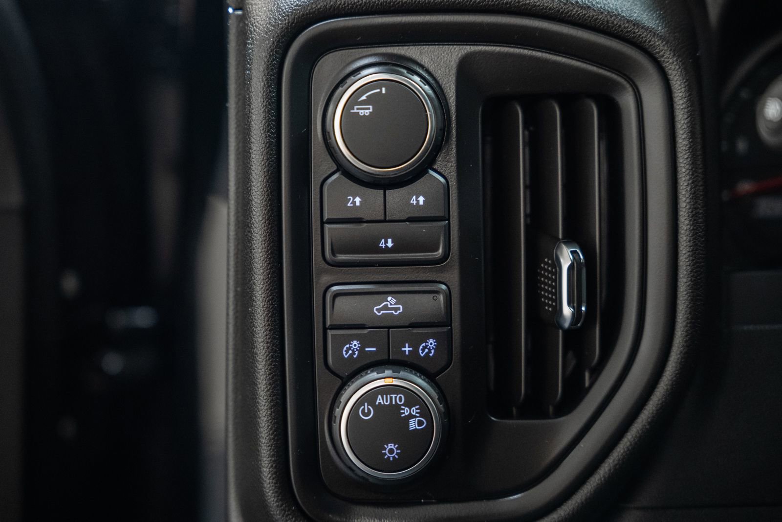 Used 2024 Chevrolet Silverado 2500 Custom image 47