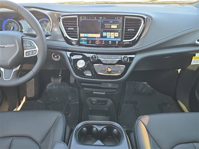 New 2026 Chrysler Pacifica Select image 11