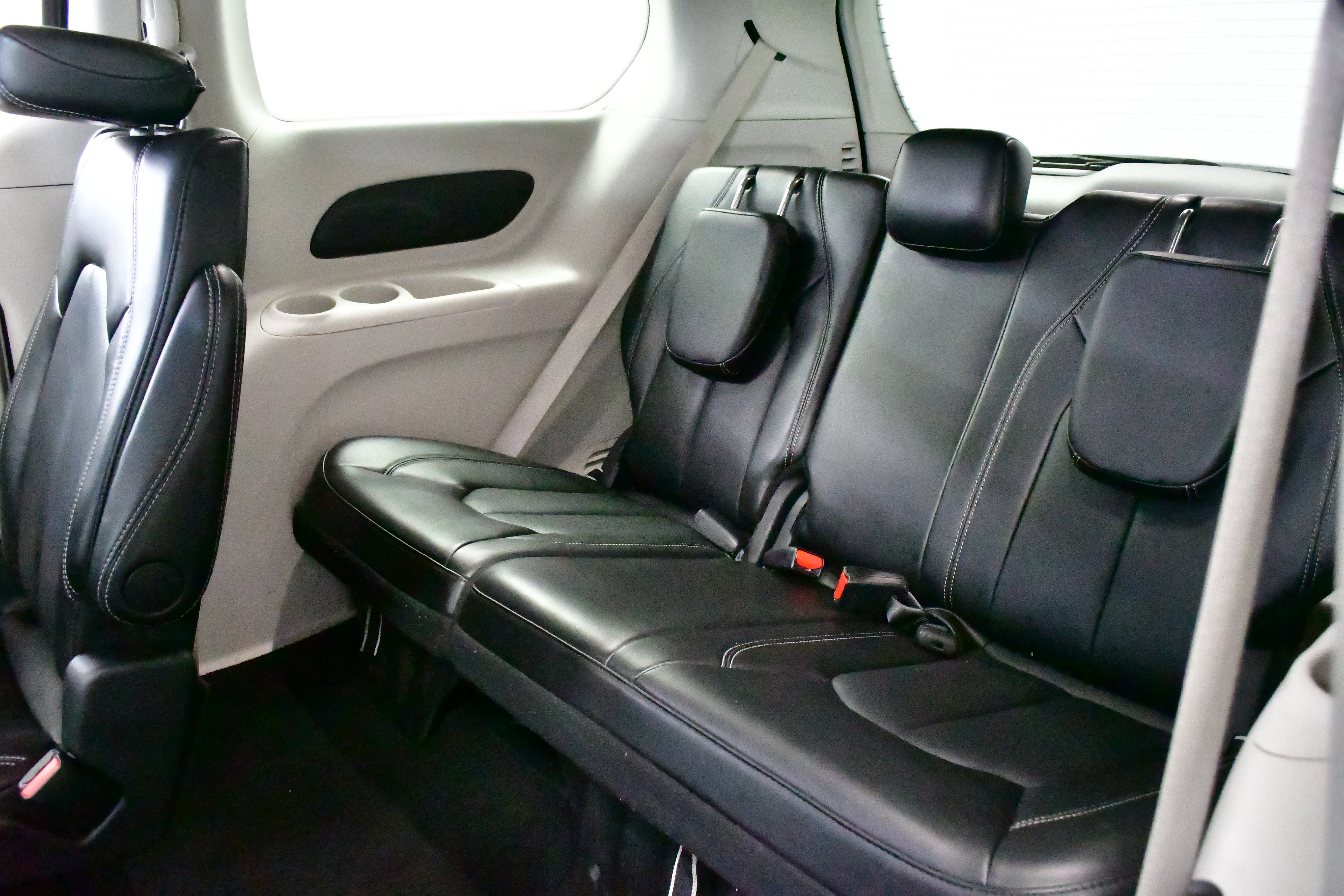 Used 2024 Chrysler Pacifica Touring-L image 21