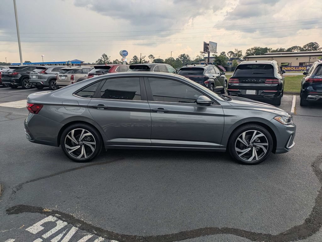 Certified 2025 Volkswagen Jetta SEL FWD image 4