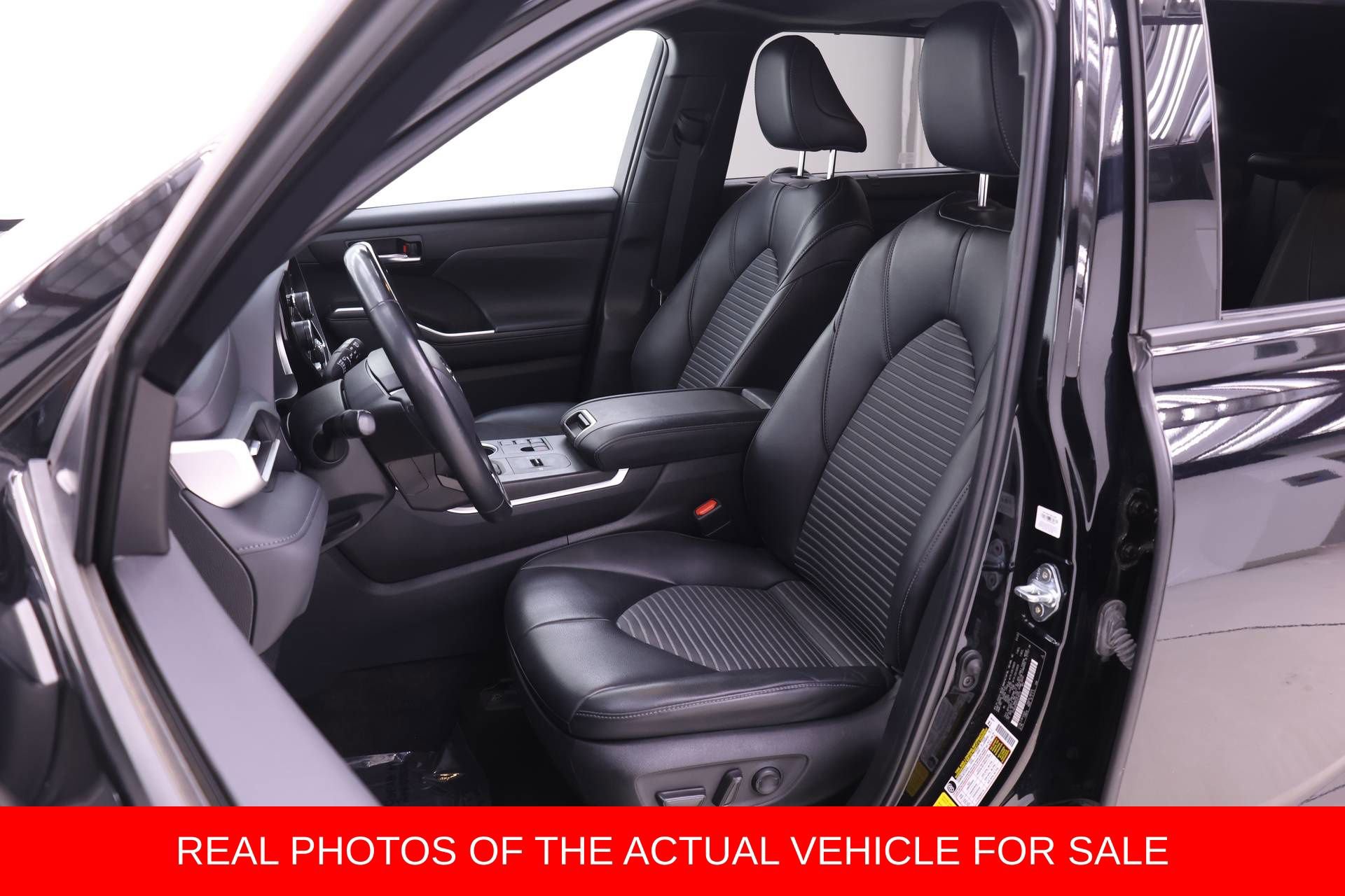 Used 2023 Toyota Highlander XSE FWD image 4