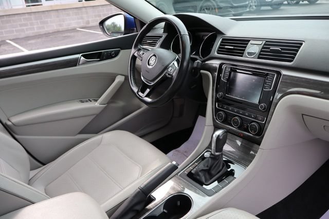 Used 2017 Volkswagen Passat 1.8T SE FWD image 35
