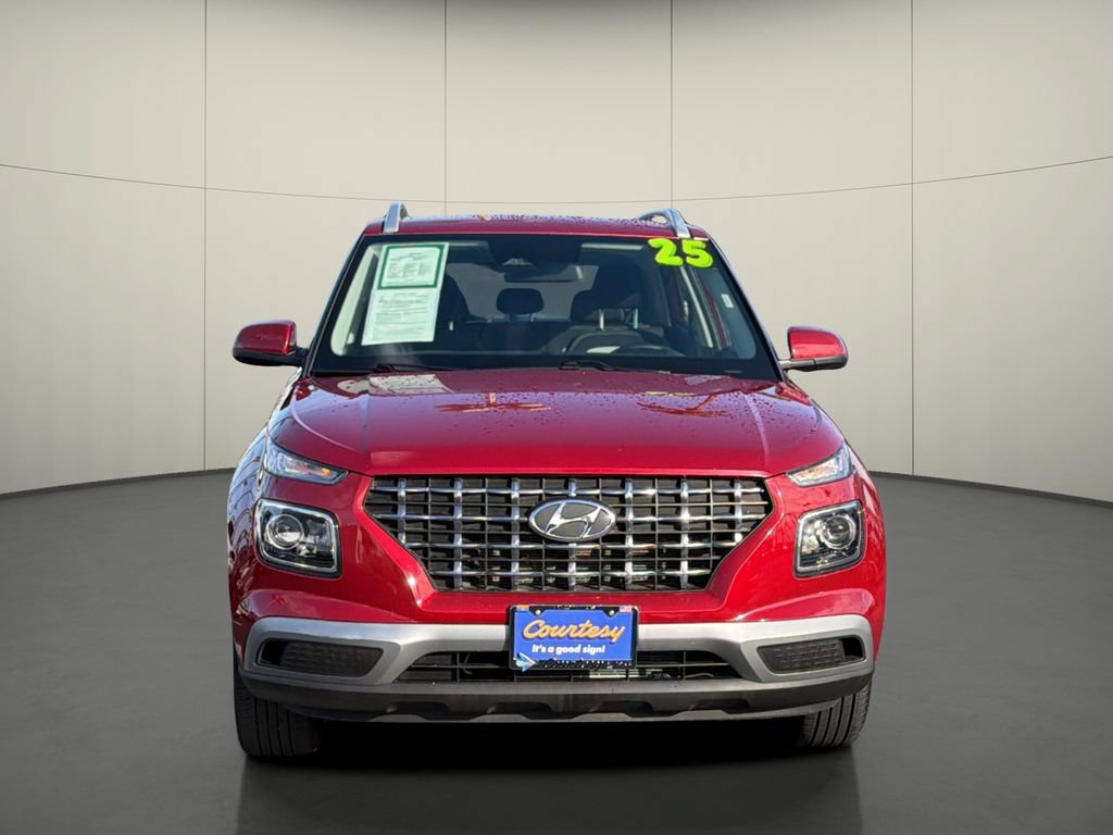 Used 2025 Hyundai Venue SEL FWD image 2