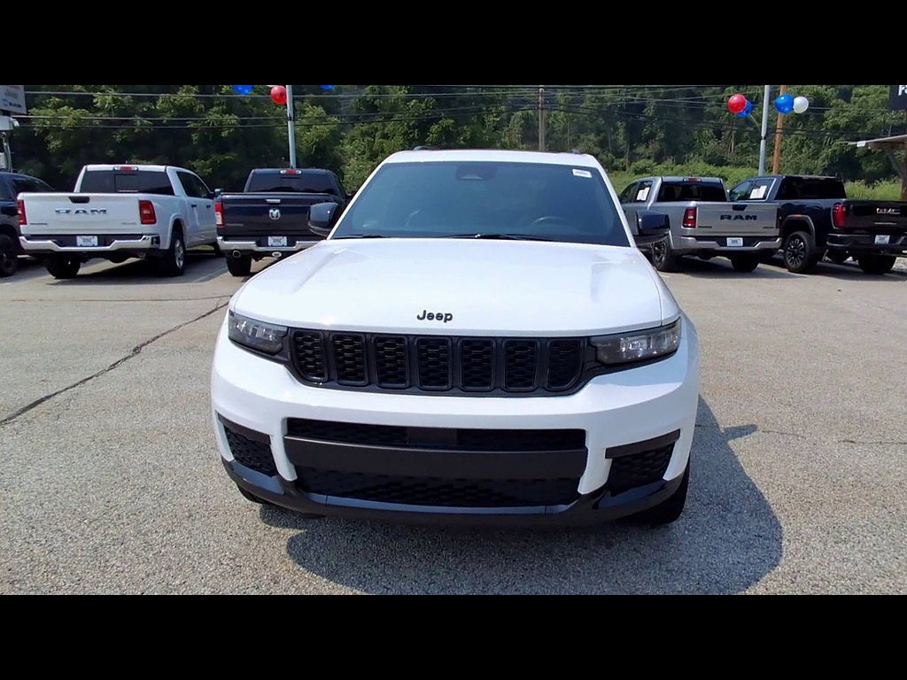 Used 2023 Jeep Grand Cherokee L Altitude AWD/4WD image 3