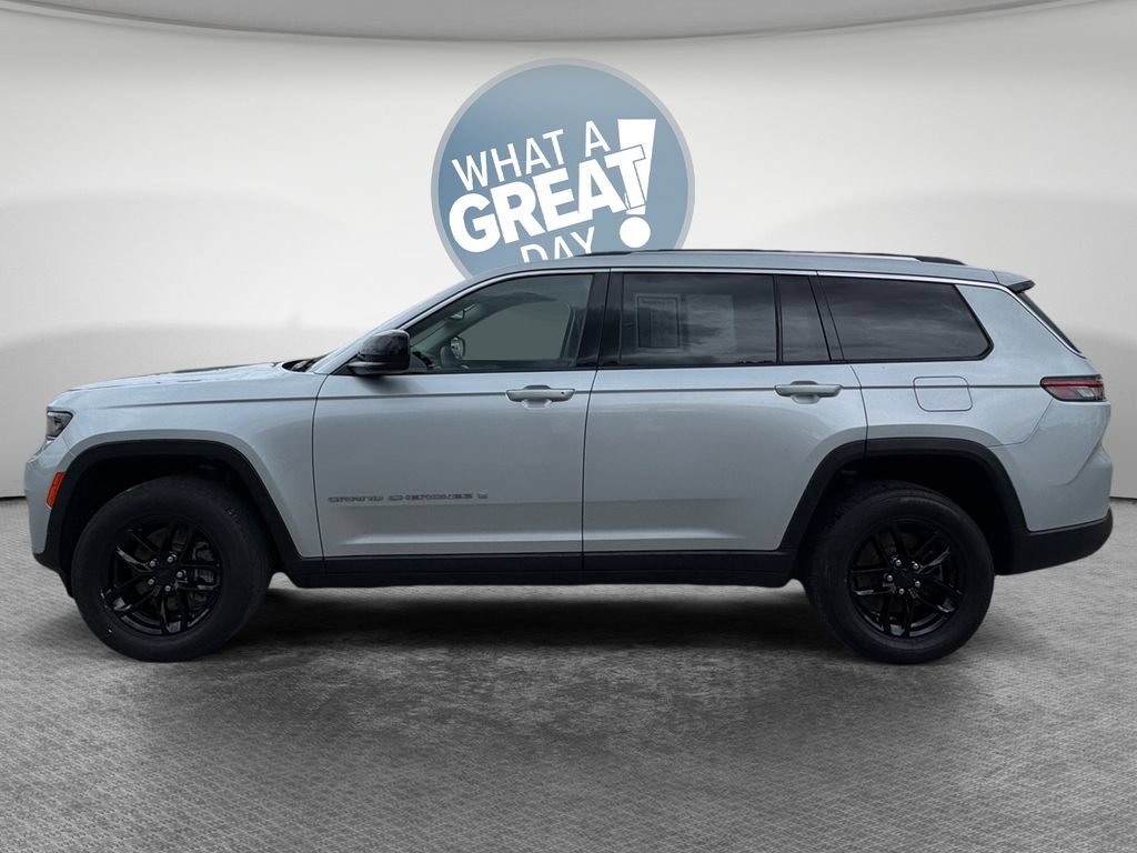 Used 2023 Jeep Grand Cherokee L Laredo w/ Trailer Tow Group (B) AWD/4WD image 7