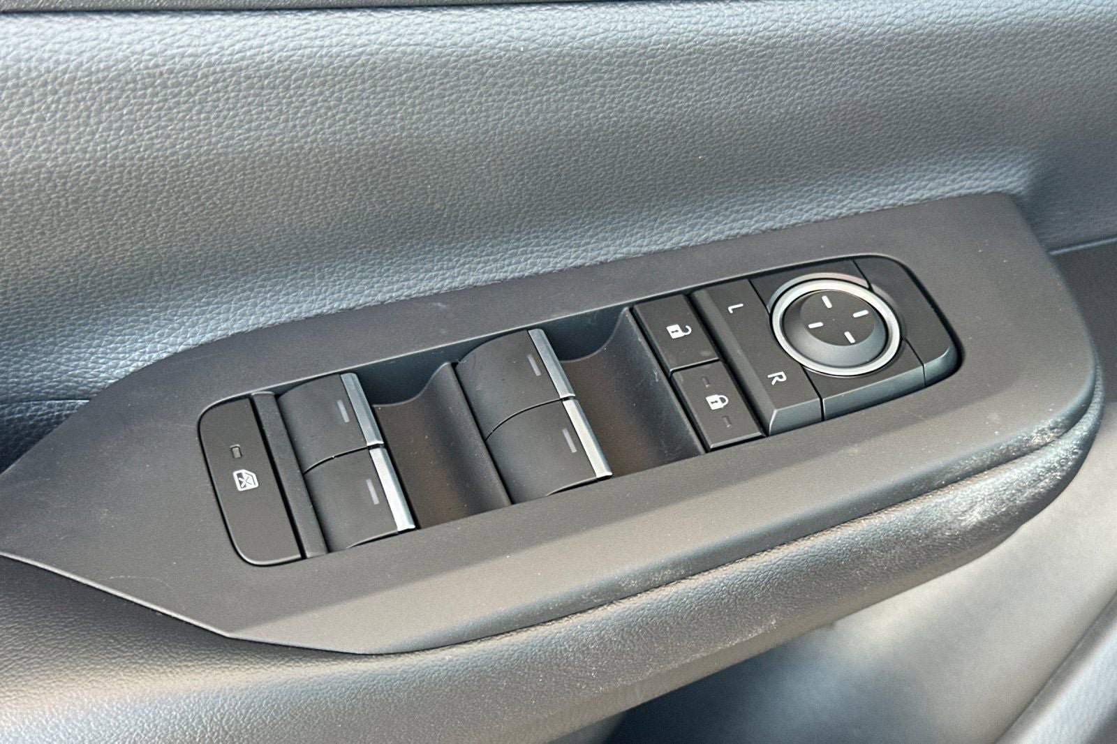 New 2026 Toyota Prius Plug-In Hybrid FWD image 13