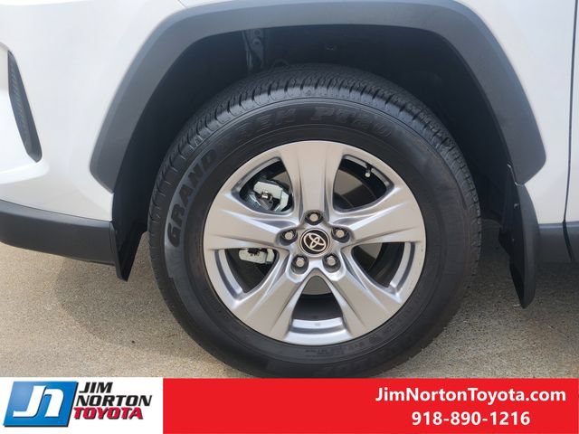Used 2025 Toyota RAV4 XLE w/ Convenience Package FWD image 13