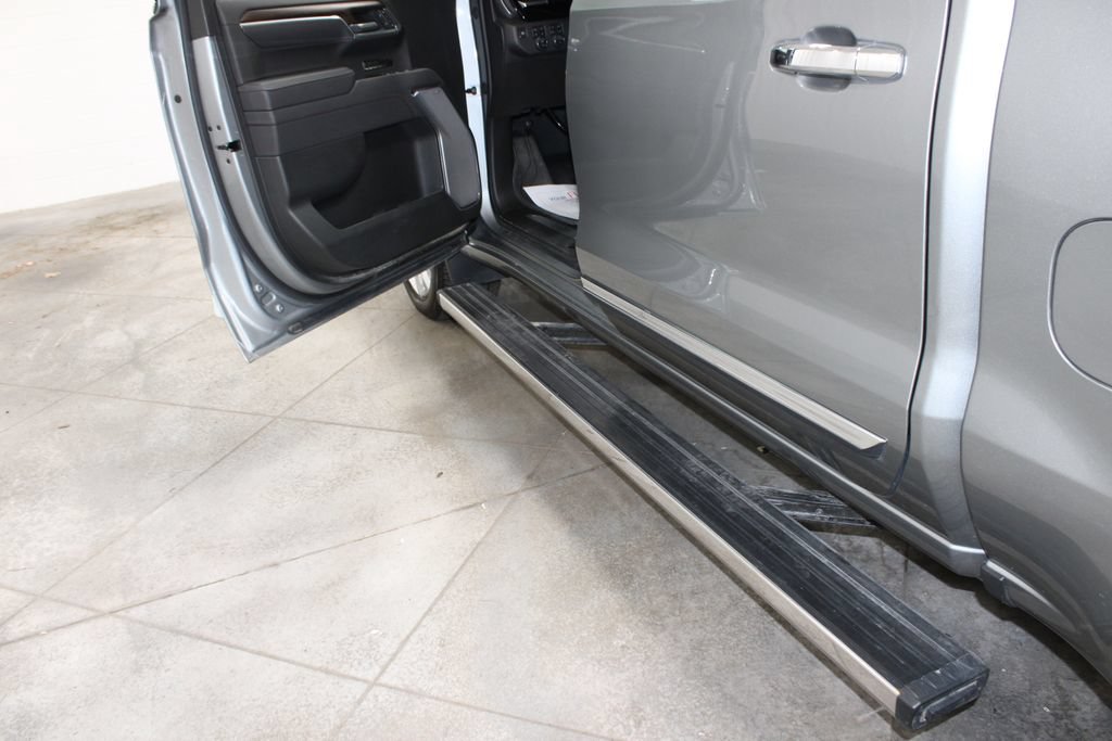 Used 2025 Chevrolet Silverado 1500 High Country w/ High Country Premium Package AWD/4WD image 19