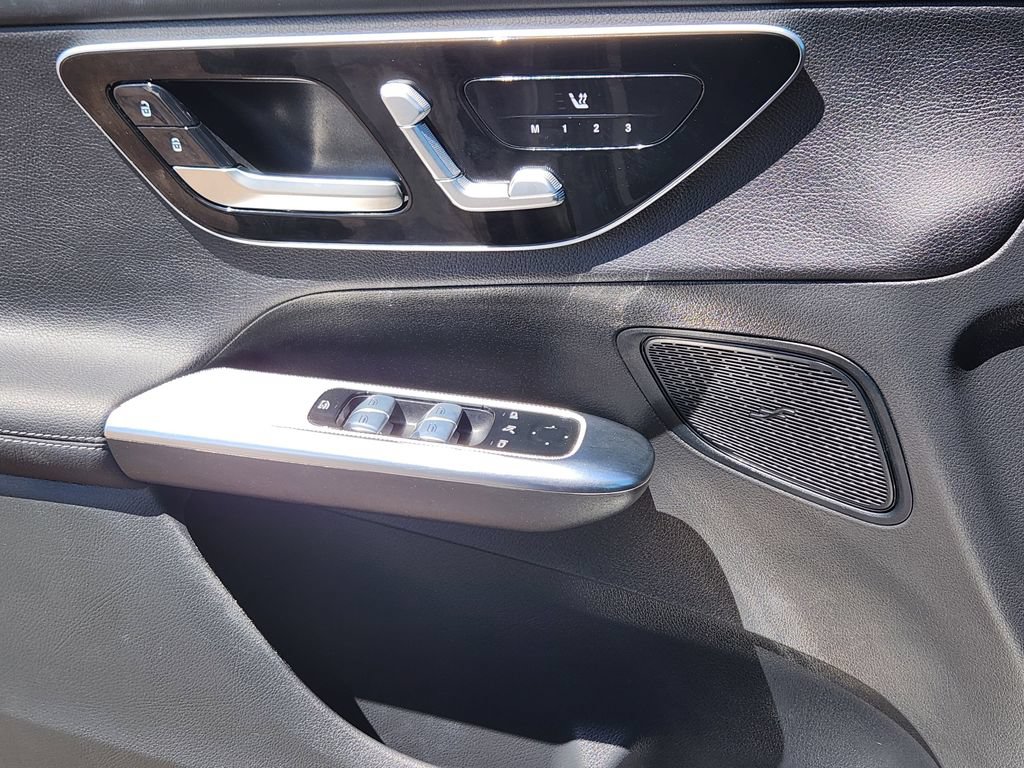 Used 2025 Mercedes-Benz GLC 300 image 13