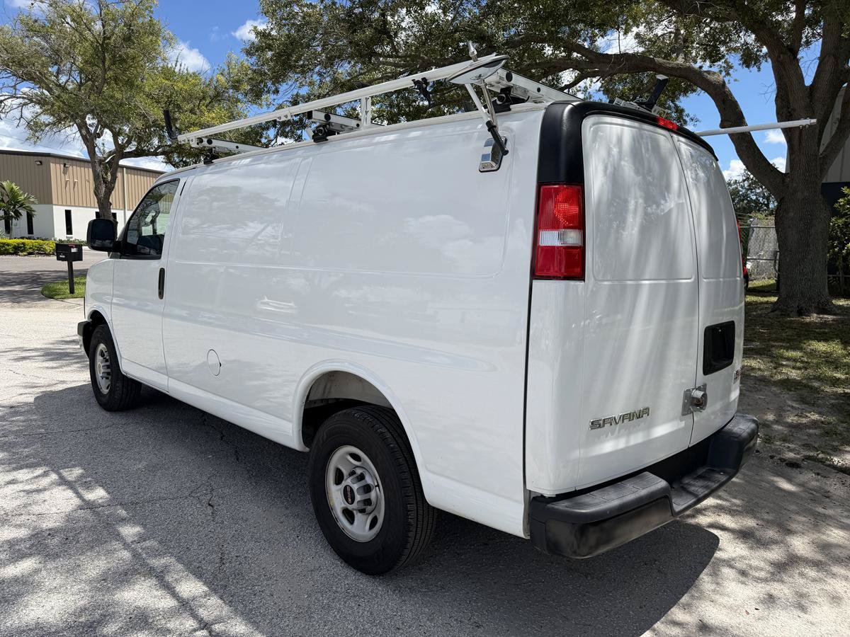 Used 2025 GMC Savana 3500 RWD image 4