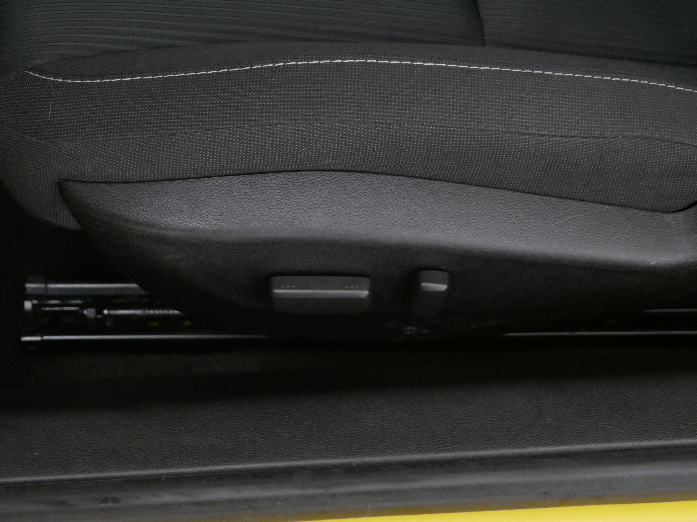 Used 2012 Chevrolet Camaro LT RWD image 20