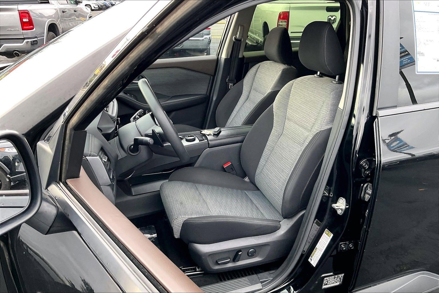 Used 2023 Nissan Rogue SV image 23