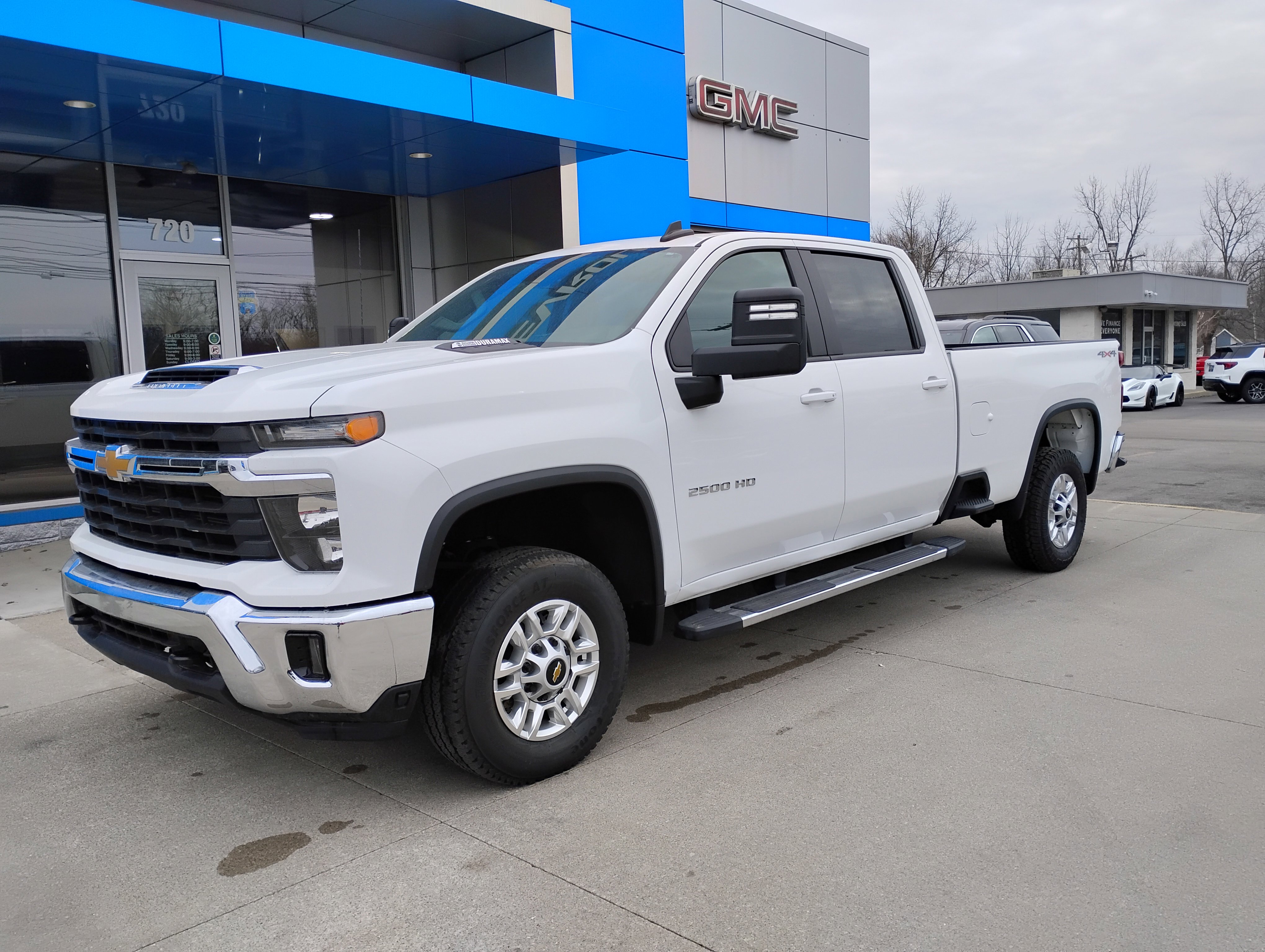 Used 2025 Chevrolet Silverado 2500 LT w/ Convenience Package image 29