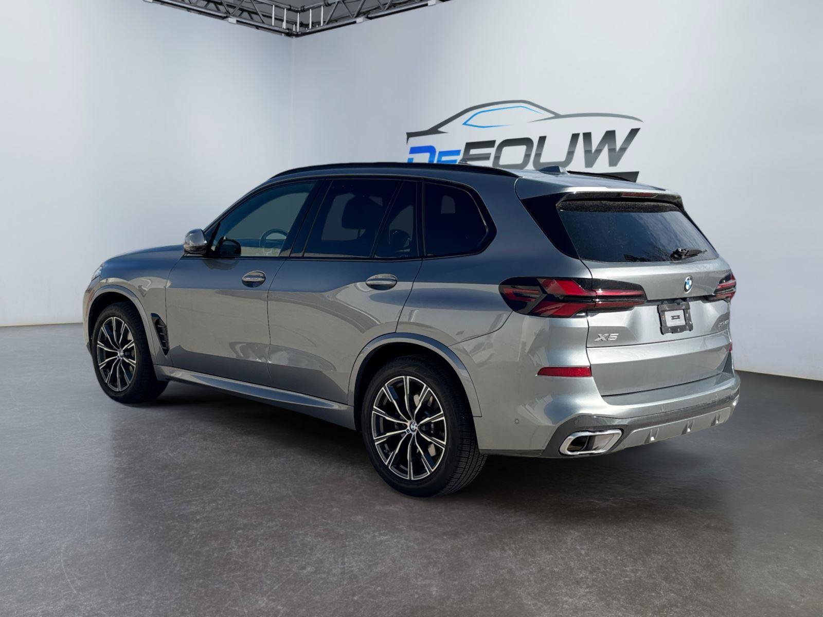 Used 2025 BMW X5 xDrive40i AWD/4WD image 5