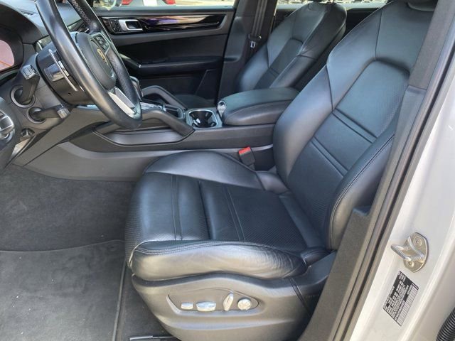 Used 2021 Porsche Cayenne Coupe w/ Premium Package image 9
