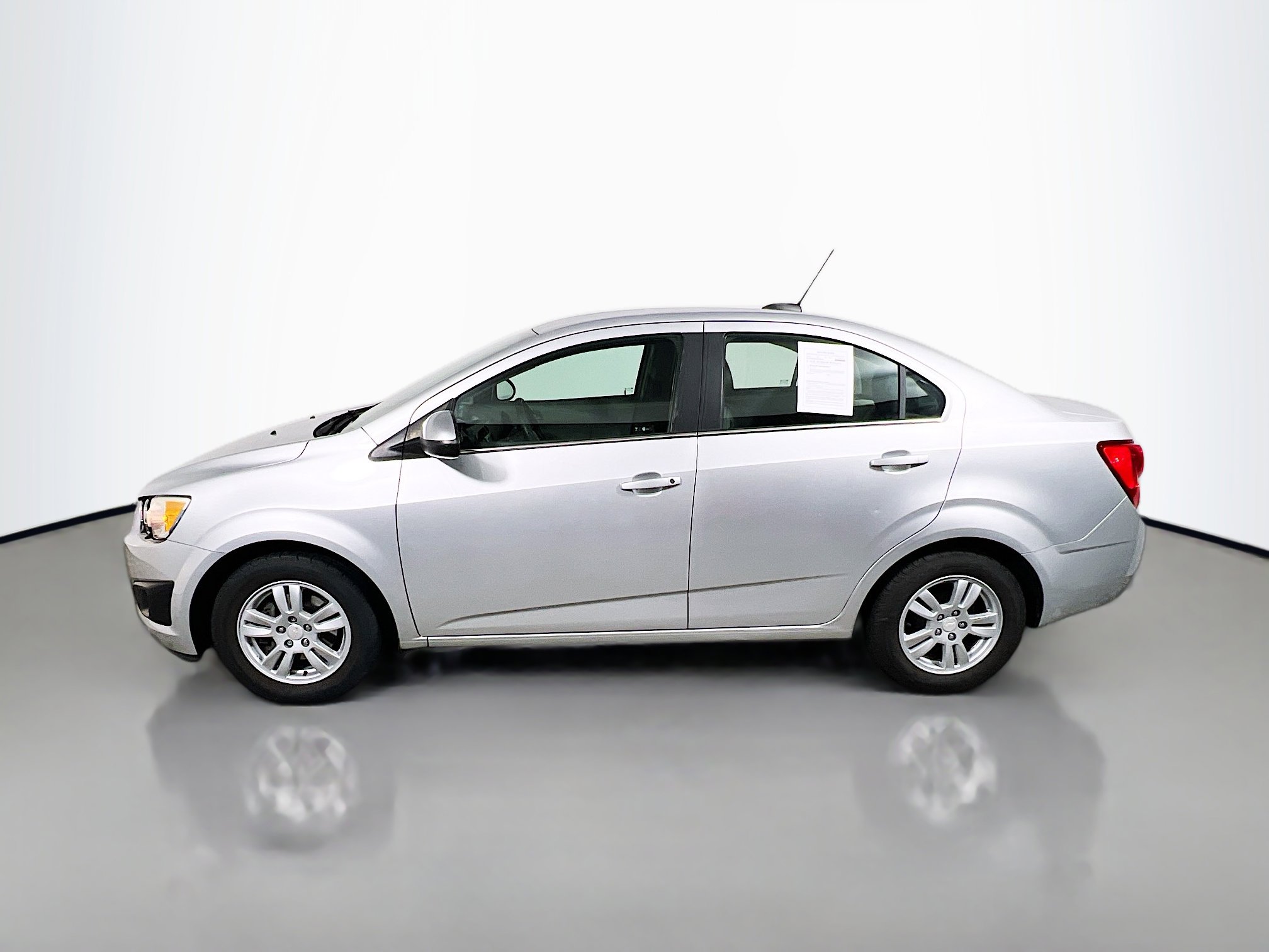Used 2016 Chevrolet Sonic LT image 9