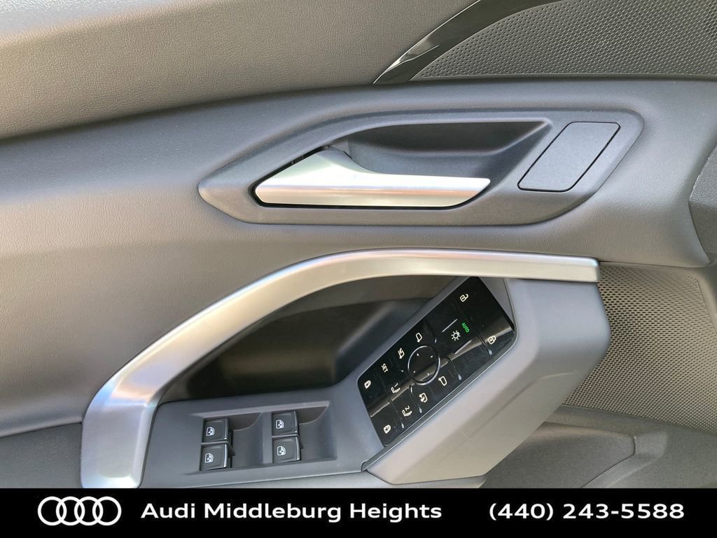 Used 2025 Audi Q5 Premium w/ Convenience Package image 14