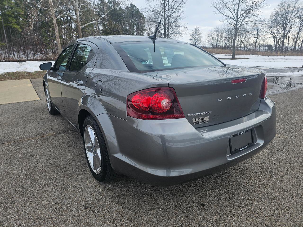 Used 2013 Dodge Avenger SE image 8