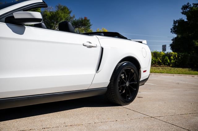 Used 2010 Ford Mustang GT Premium image 25