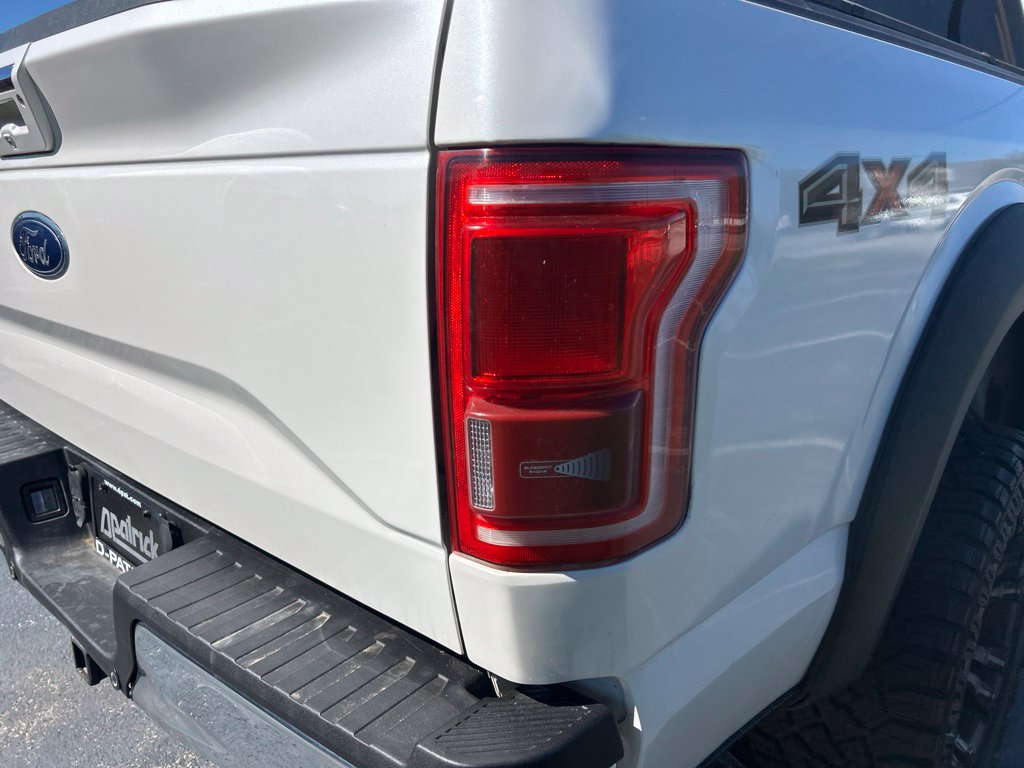 Used 2015 Ford F150 Lariat w/ Equipment Group 502A Luxury AWD/4WD image 13