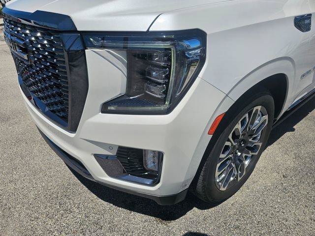 Used 2023 GMC Yukon Denali Ultimate AWD/4WD image 15