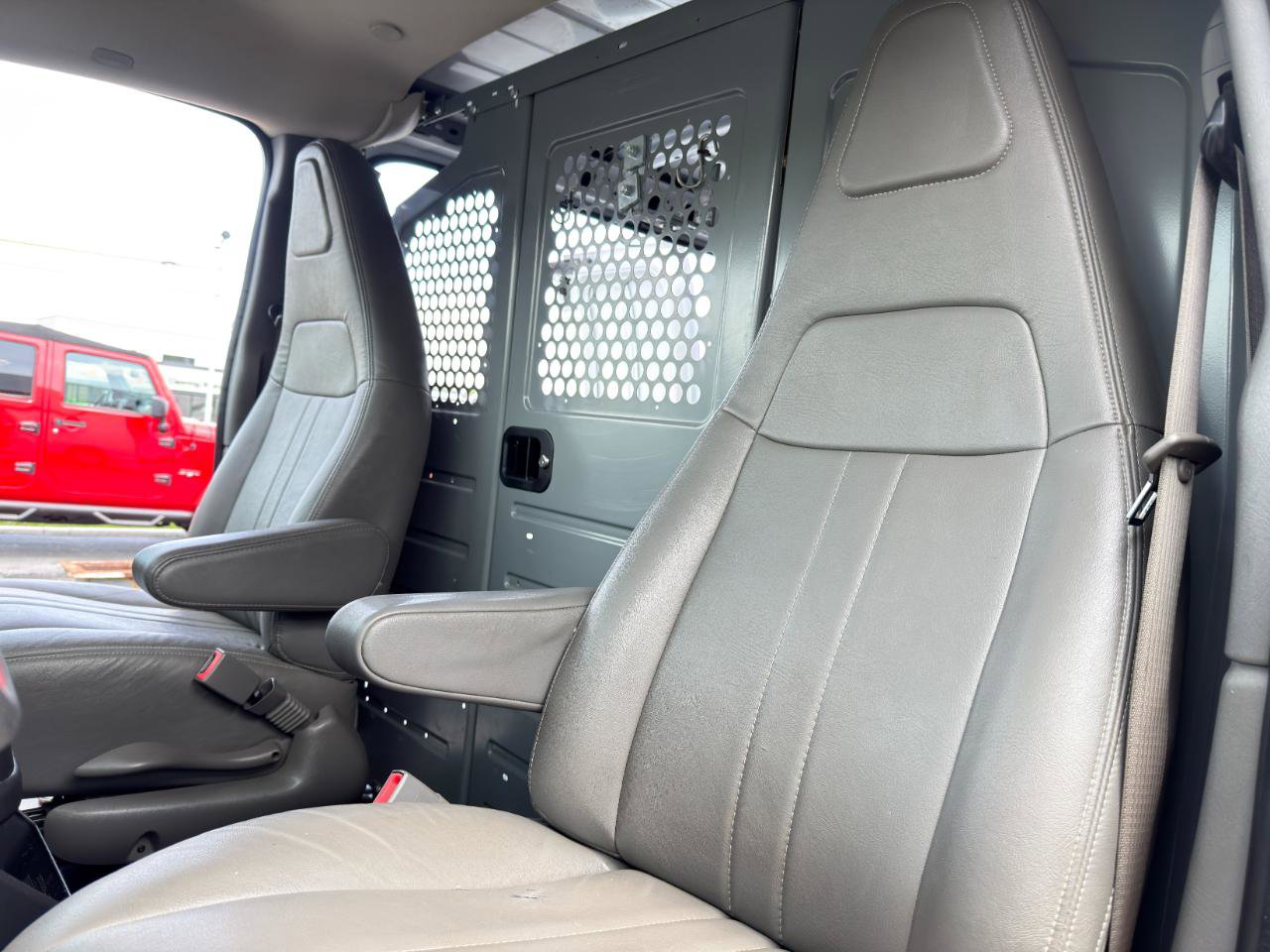 Used 2018 GMC Savana 2500 Extended RWD image 24