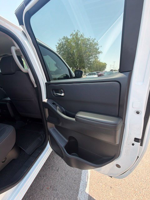 Used 2024 Nissan Frontier SV AWD/4WD image 17