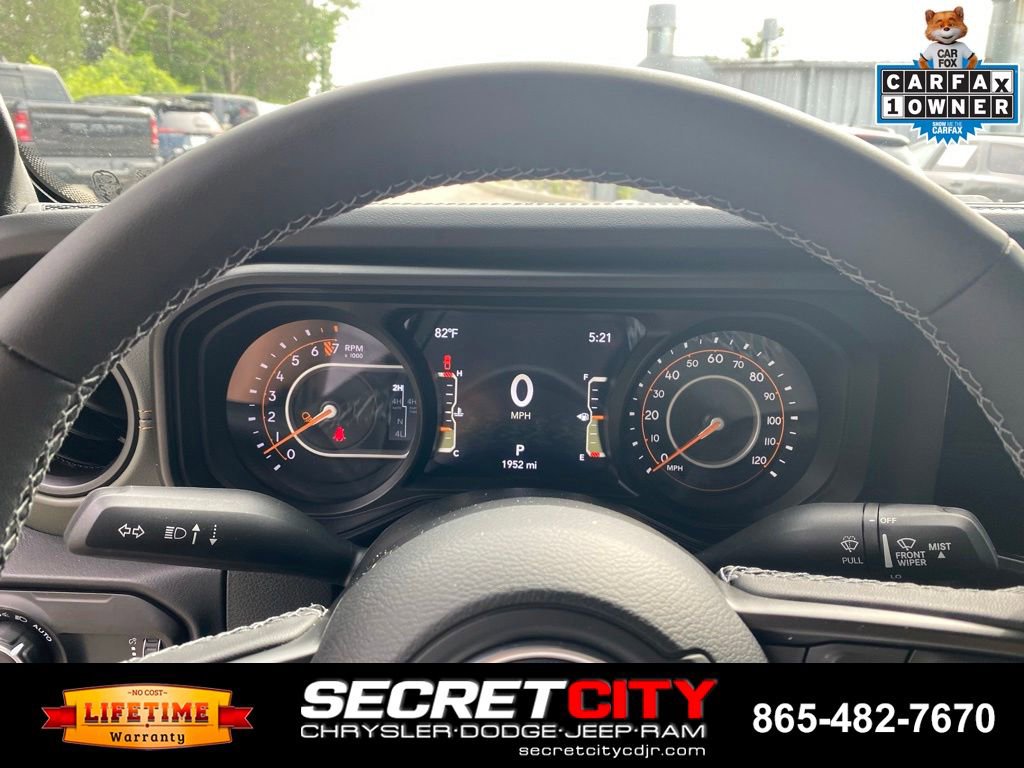 Used 2025 Jeep Gladiator Mojave AWD/4WD image 18