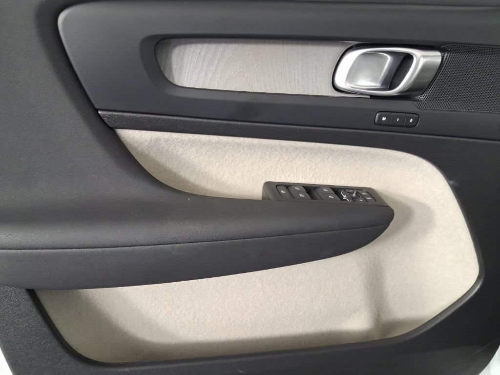 Certified 2026 Volvo XC40 B5 Plus AWD/4WD image 20